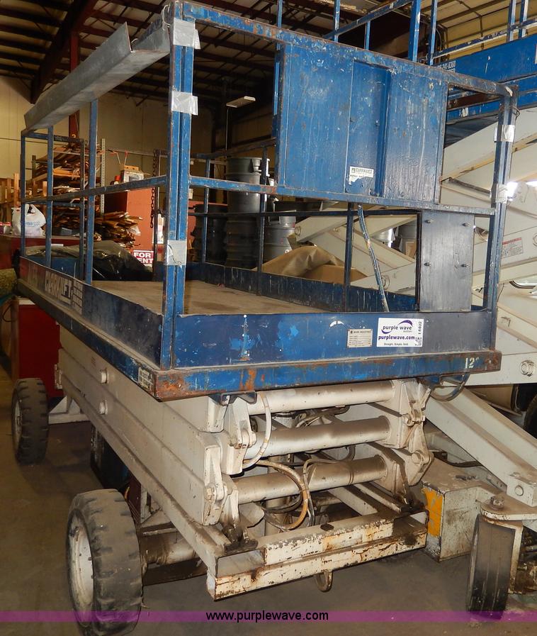 image for item I4402 Clark Lift scissor lift