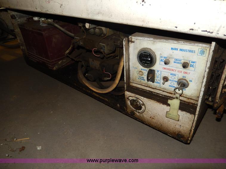 image for item I4402 Clark Lift scissor lift