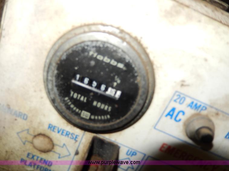 image for item I4402 Clark Lift scissor lift