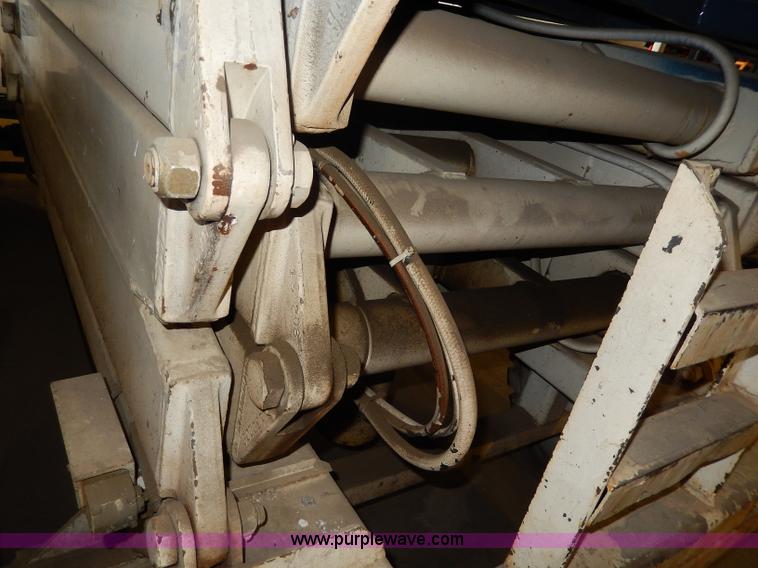 image for item I4402 Clark Lift scissor lift