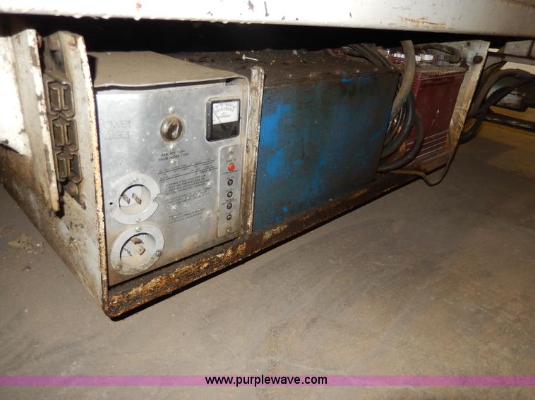 image for item I4402 Clark Lift scissor lift