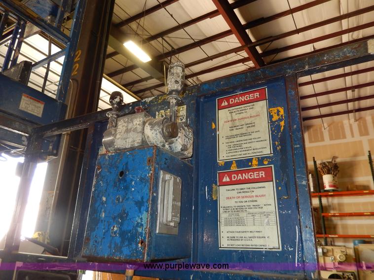 image for item I4402 Clark Lift scissor lift