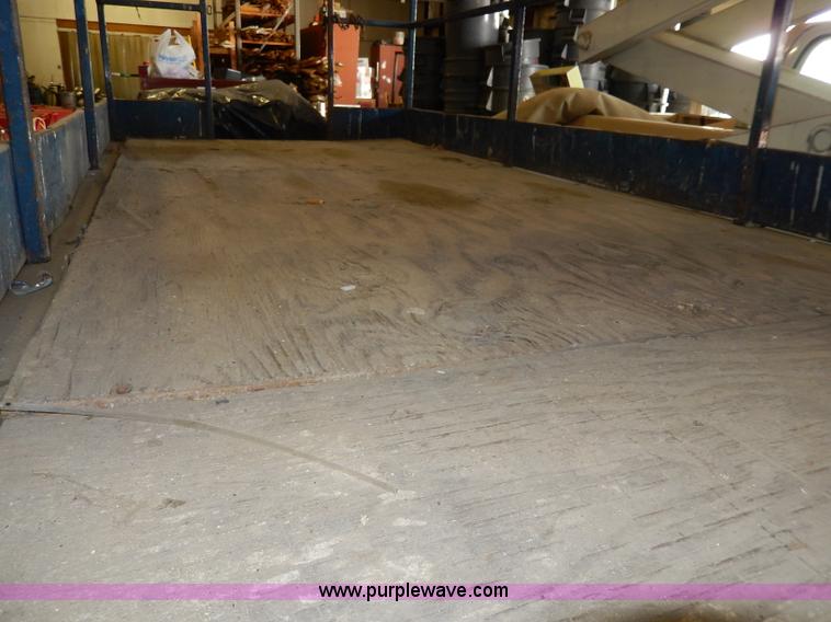 image for item I4402 Clark Lift scissor lift