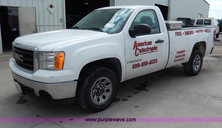 image for item I4420 2008 GMC Sierra 1500 pickup truck