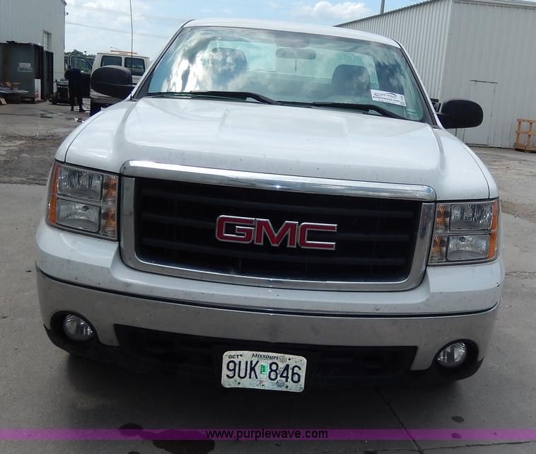 image for item I4420 2008 GMC Sierra 1500 pickup truck