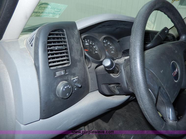 image for item I4420 2008 GMC Sierra 1500 pickup truck