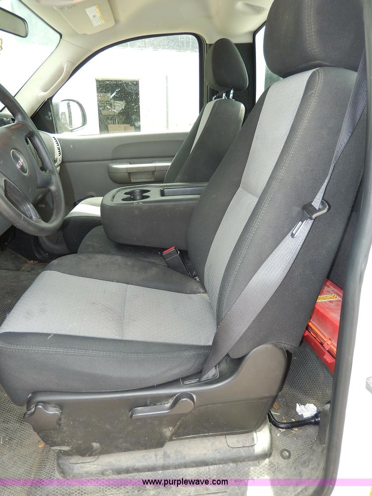 image for item I4420 2008 GMC Sierra 1500 pickup truck