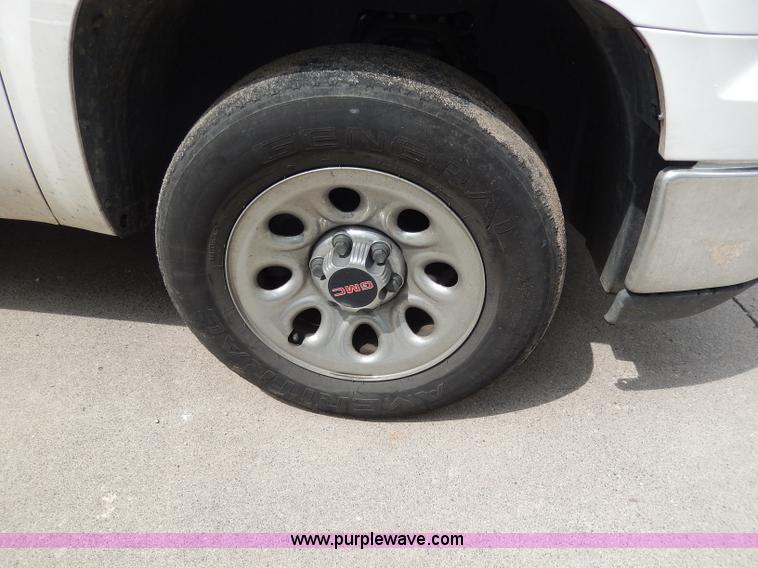 image for item I4420 2008 GMC Sierra 1500 pickup truck