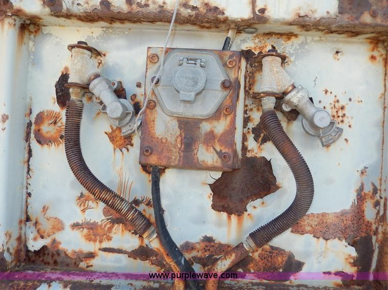 image for item I4424 1986 Fruehauf 48' dry van trailer