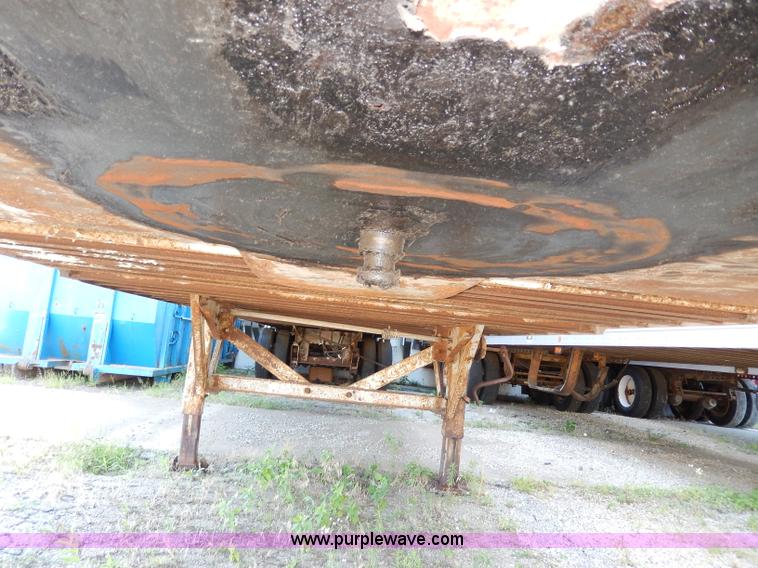 image for item I4424 1986 Fruehauf 48' dry van trailer