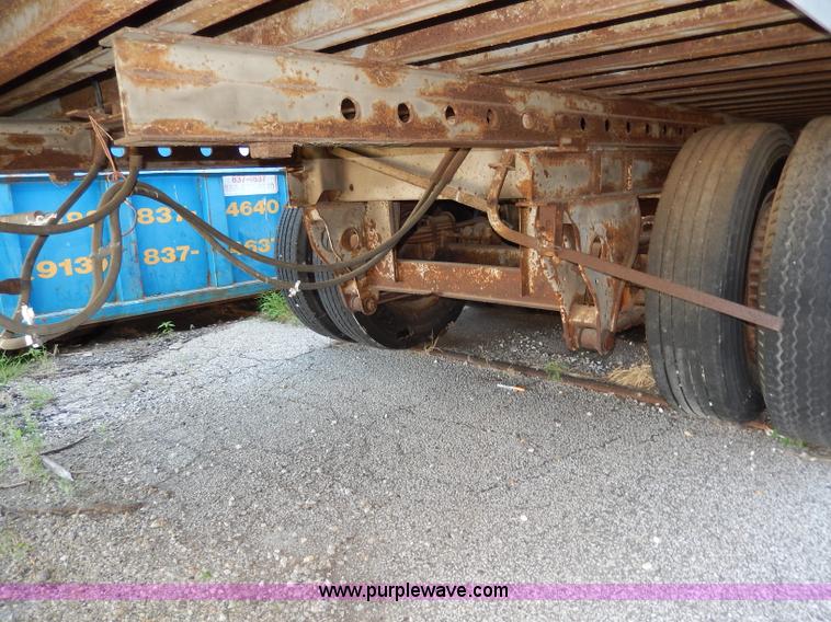 image for item I4424 1986 Fruehauf 48' dry van trailer