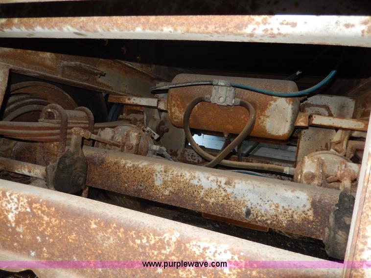 image for item I4424 1986 Fruehauf 48' dry van trailer