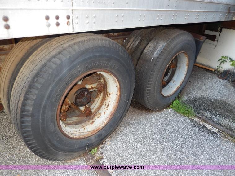 image for item I4424 1986 Fruehauf 48' dry van trailer