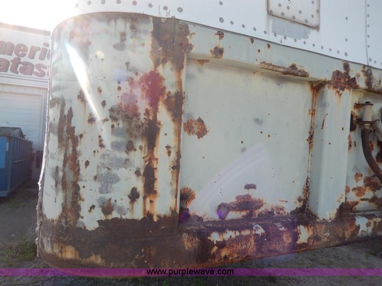 image for item I4424 1986 Fruehauf 48' dry van trailer