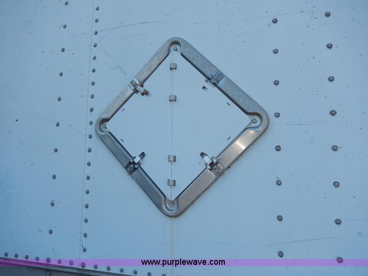 image for item I4424 1986 Fruehauf 48' dry van trailer