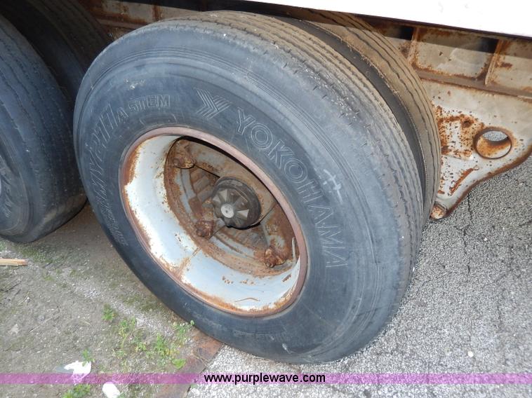 image for item I4424 1986 Fruehauf 48' dry van trailer