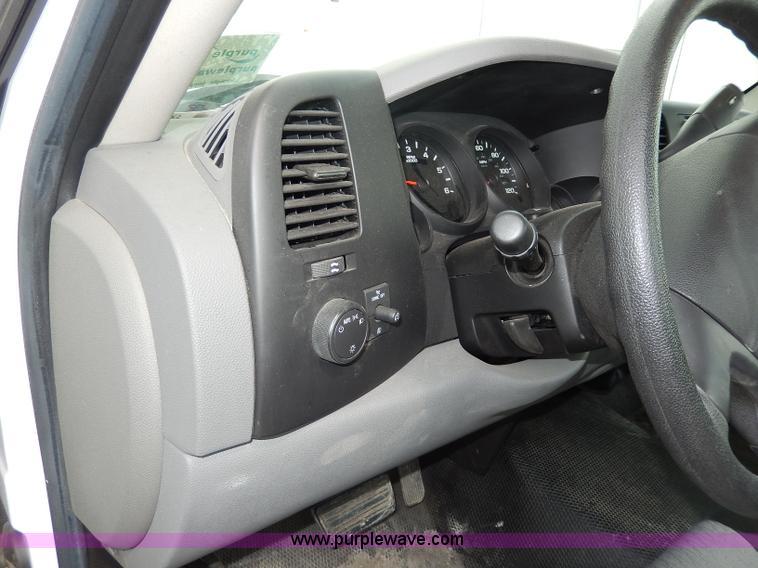 image for item I4431 2008 GMC Sierra 1500 pickup truck