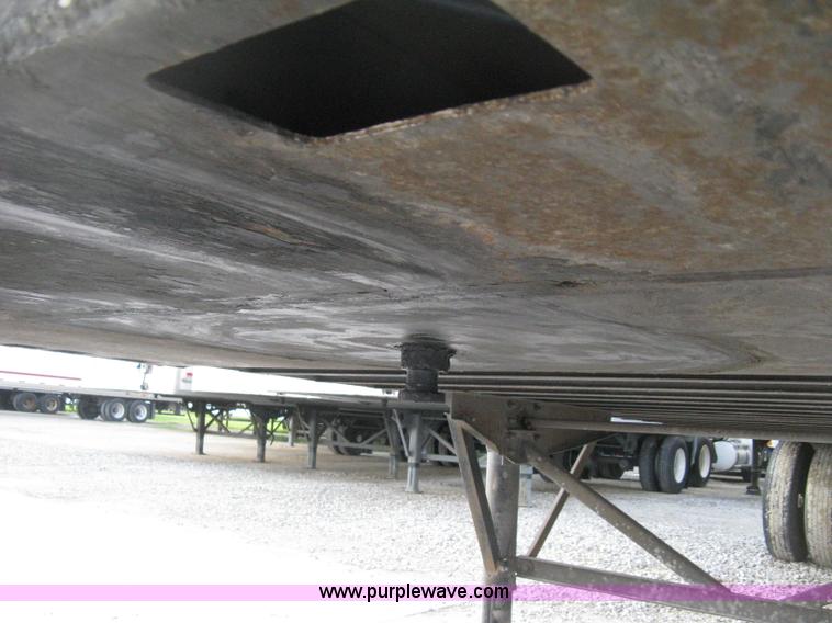 image for item D8289 1995 Wabash 28' dry van trailer