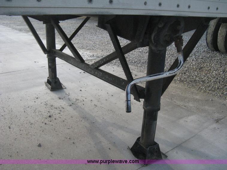 image for item D8289 1995 Wabash 28' dry van trailer