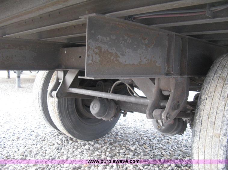 image for item D8289 1995 Wabash 28' dry van trailer