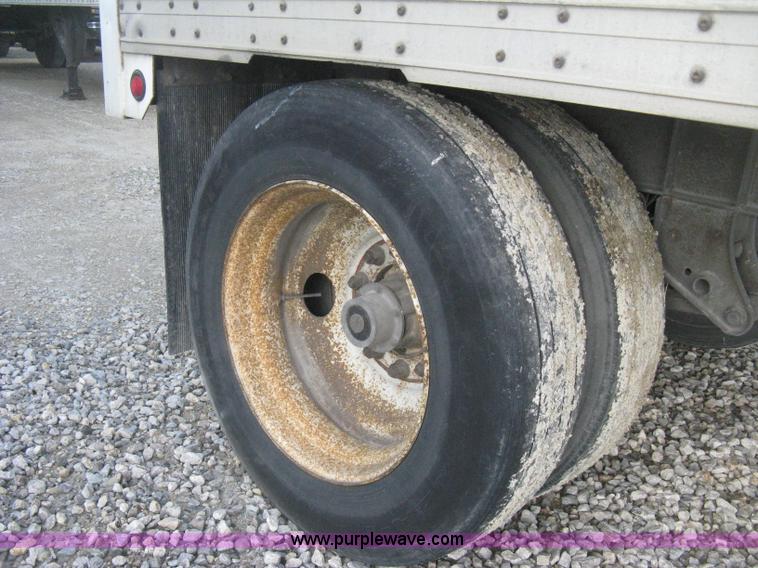 image for item D8289 1995 Wabash 28' dry van trailer