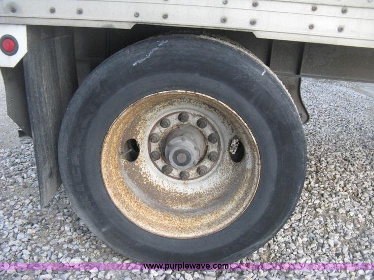 image for item D8289 1995 Wabash 28' dry van trailer