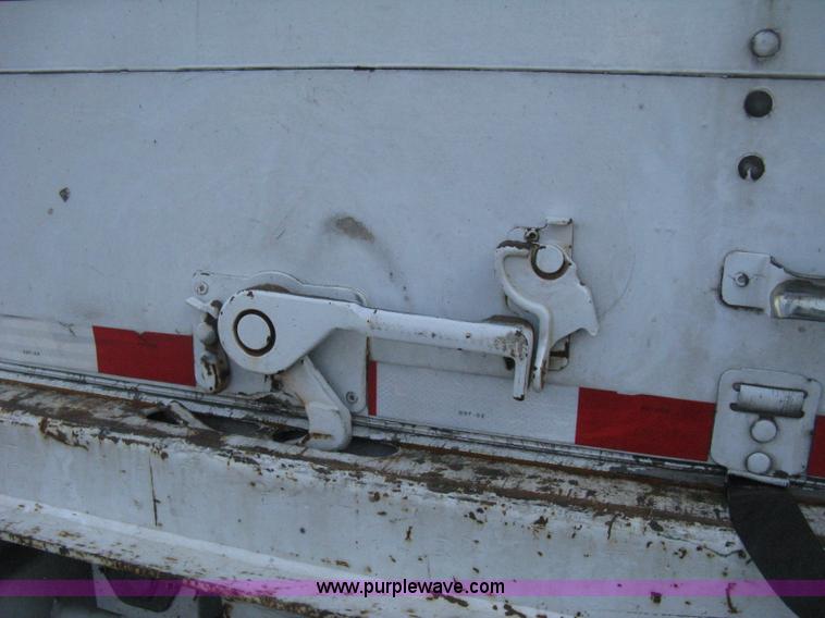 image for item D8289 1995 Wabash 28' dry van trailer