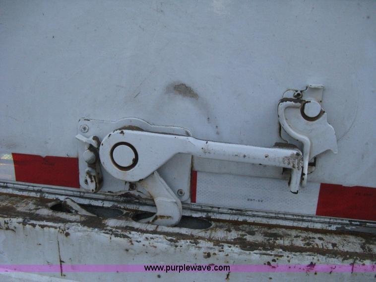 image for item D8289 1995 Wabash 28' dry van trailer