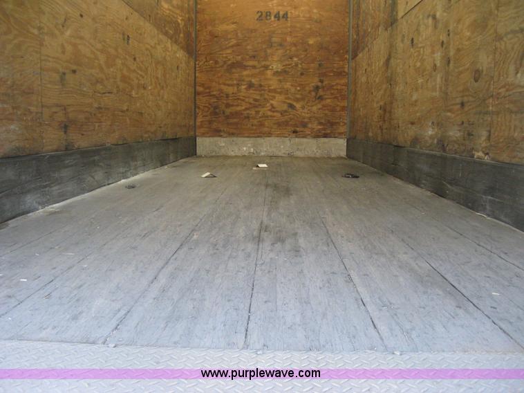 image for item D8289 1995 Wabash 28' dry van trailer