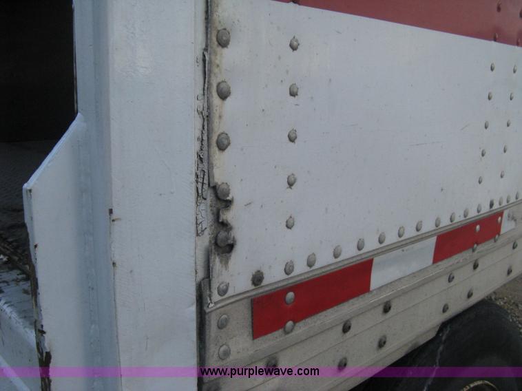 image for item D8289 1995 Wabash 28' dry van trailer