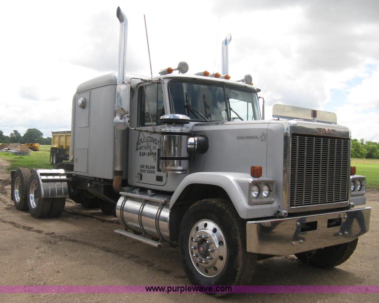 image for item D8389 1985 GMC General semi truck