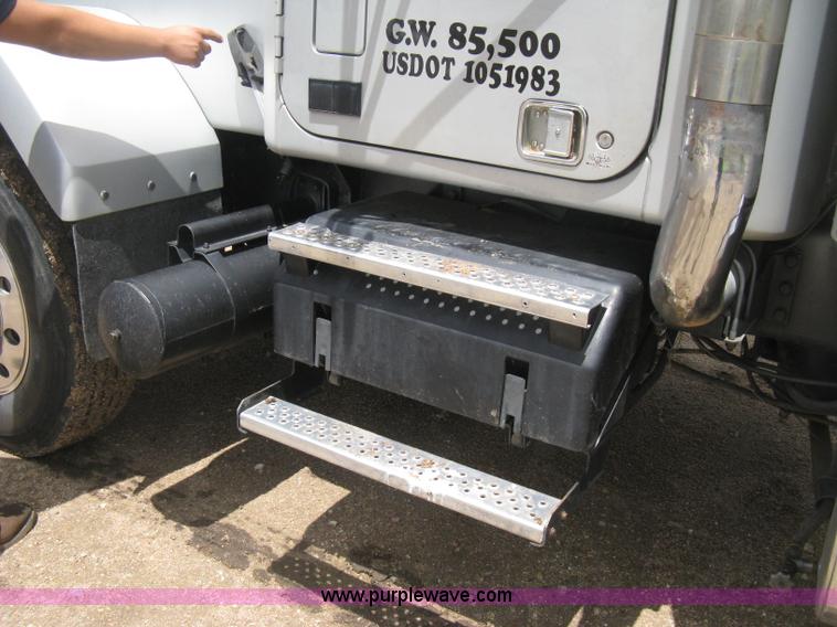 image for item D8389 1985 GMC General semi truck