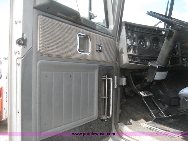 image for item D8389 1985 GMC General semi truck