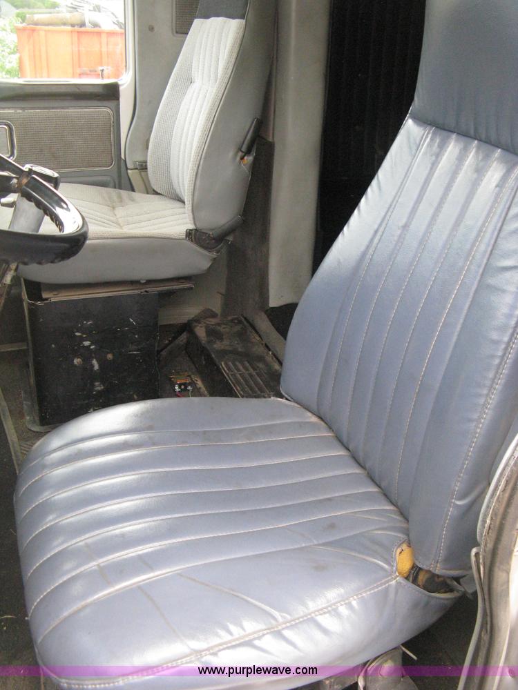 image for item D8389 1985 GMC General semi truck