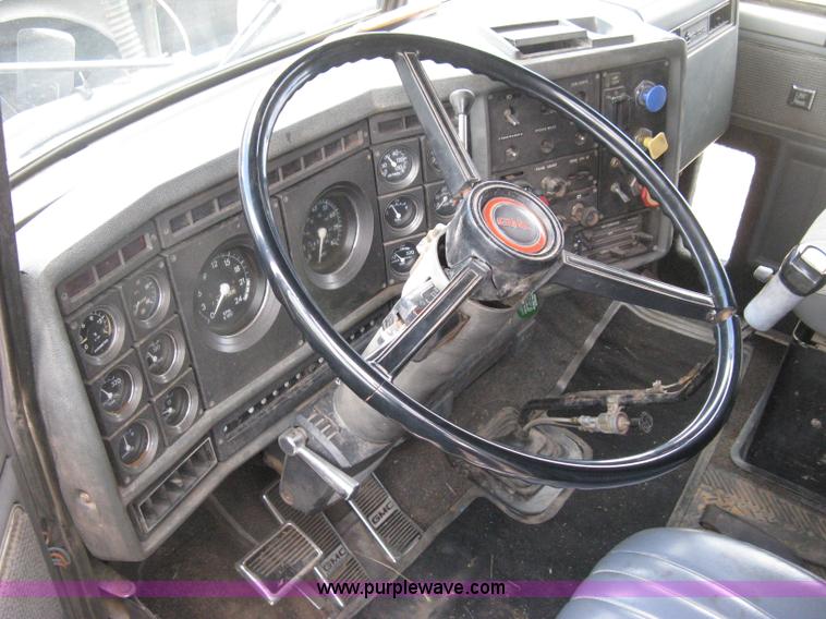 image for item D8389 1985 GMC General semi truck