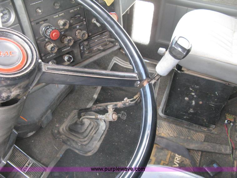 image for item D8389 1985 GMC General semi truck