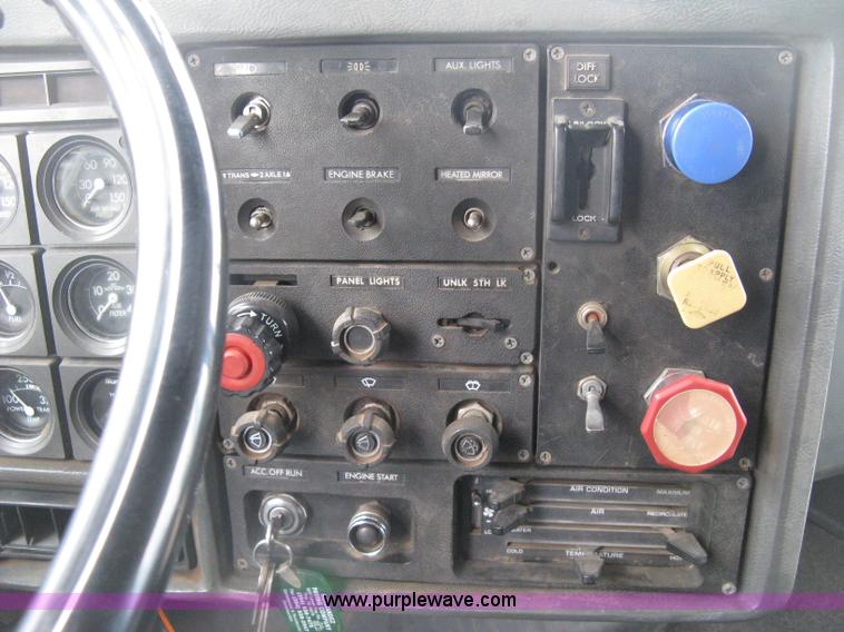 image for item D8389 1985 GMC General semi truck