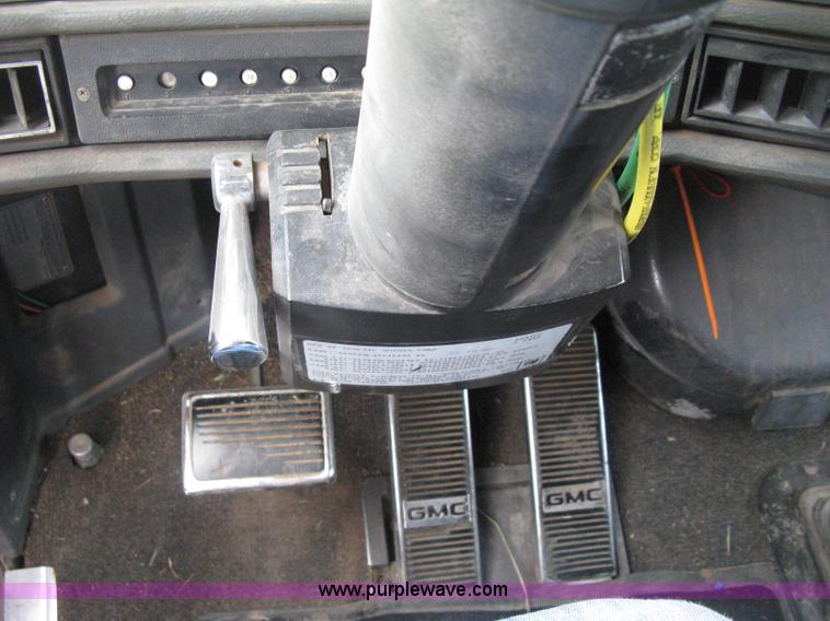 image for item D8389 1985 GMC General semi truck