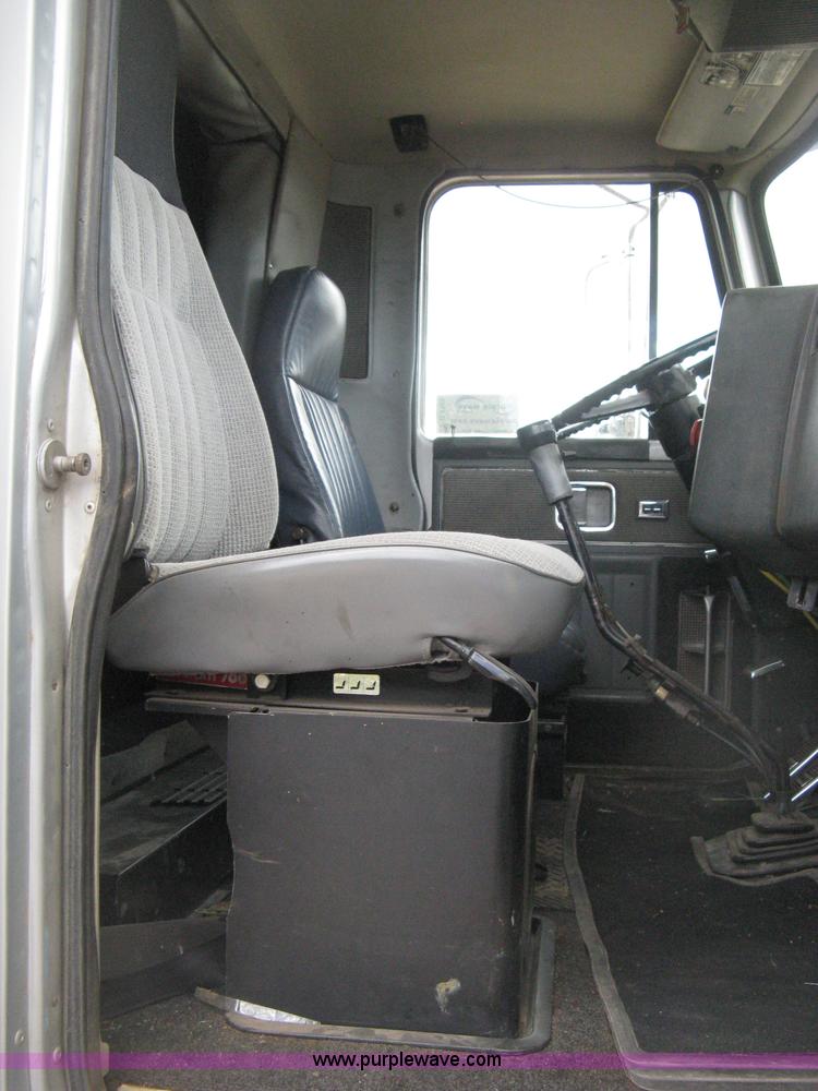 image for item D8389 1985 GMC General semi truck