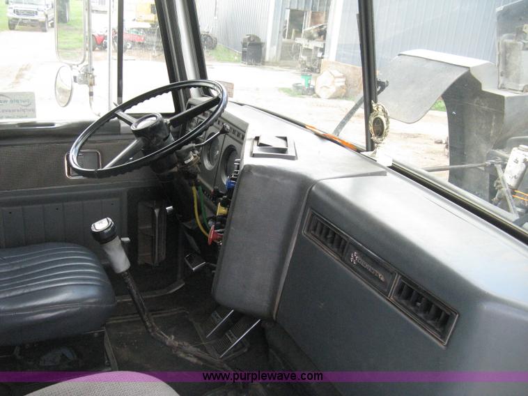 image for item D8389 1985 GMC General semi truck