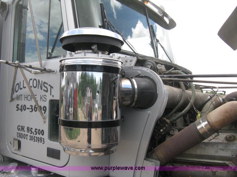 image for item D8389 1985 GMC General semi truck