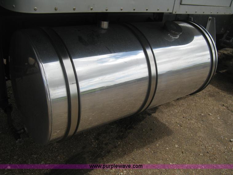 image for item D8389 1985 GMC General semi truck