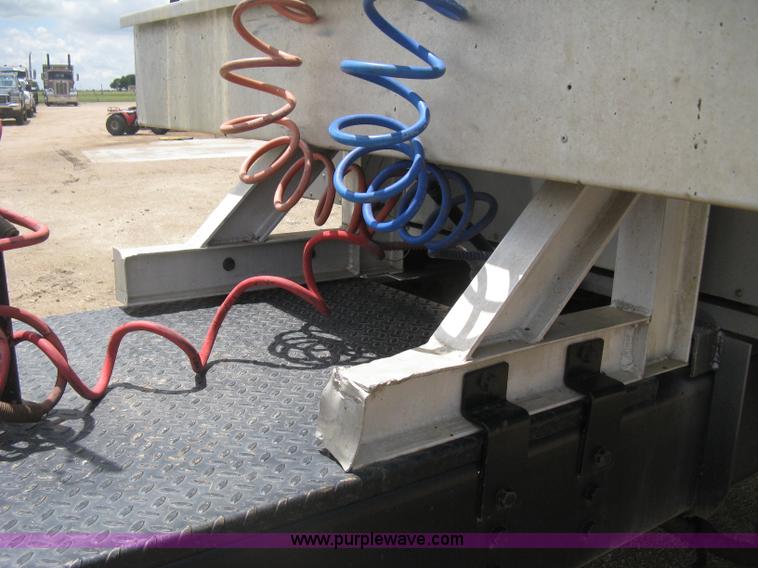 image for item D8389 1985 GMC General semi truck