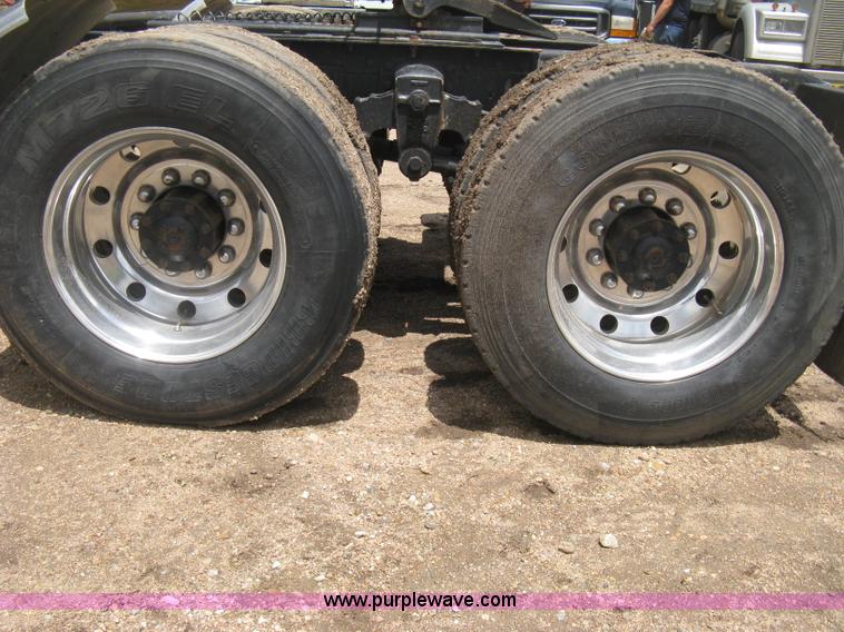 image for item D8389 1985 GMC General semi truck