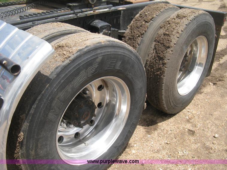 image for item D8389 1985 GMC General semi truck