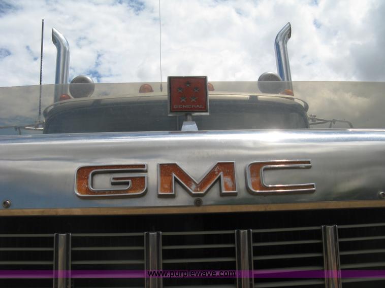 image for item D8389 1985 GMC General semi truck