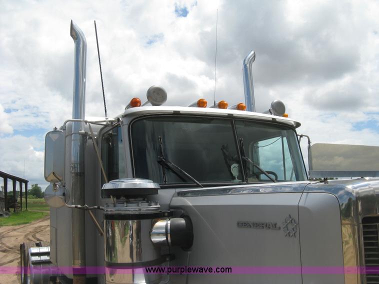 image for item D8389 1985 GMC General semi truck