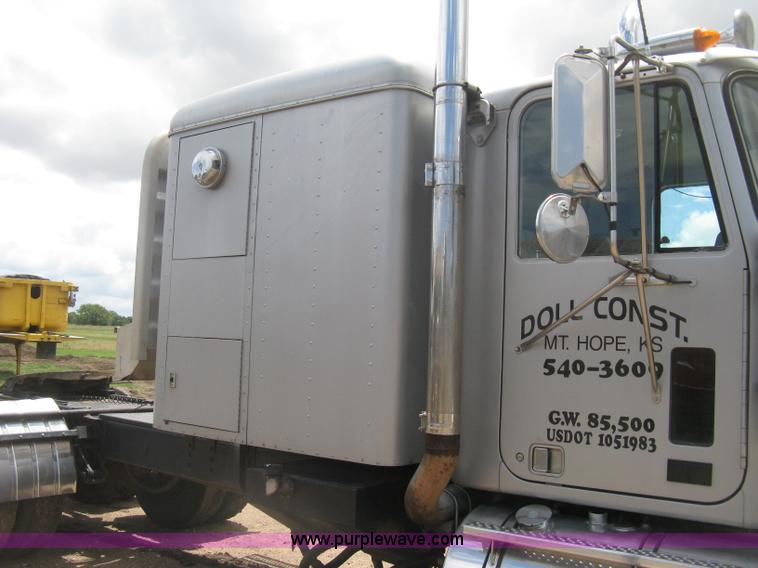 image for item D8389 1985 GMC General semi truck