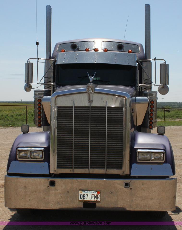 image for item G4036 2000 Kenworth W900B semi truck
