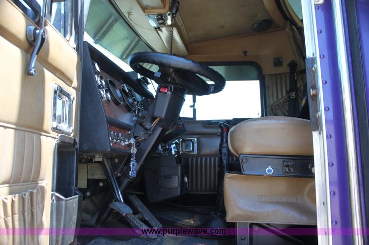 image for item G4036 2000 Kenworth W900B semi truck